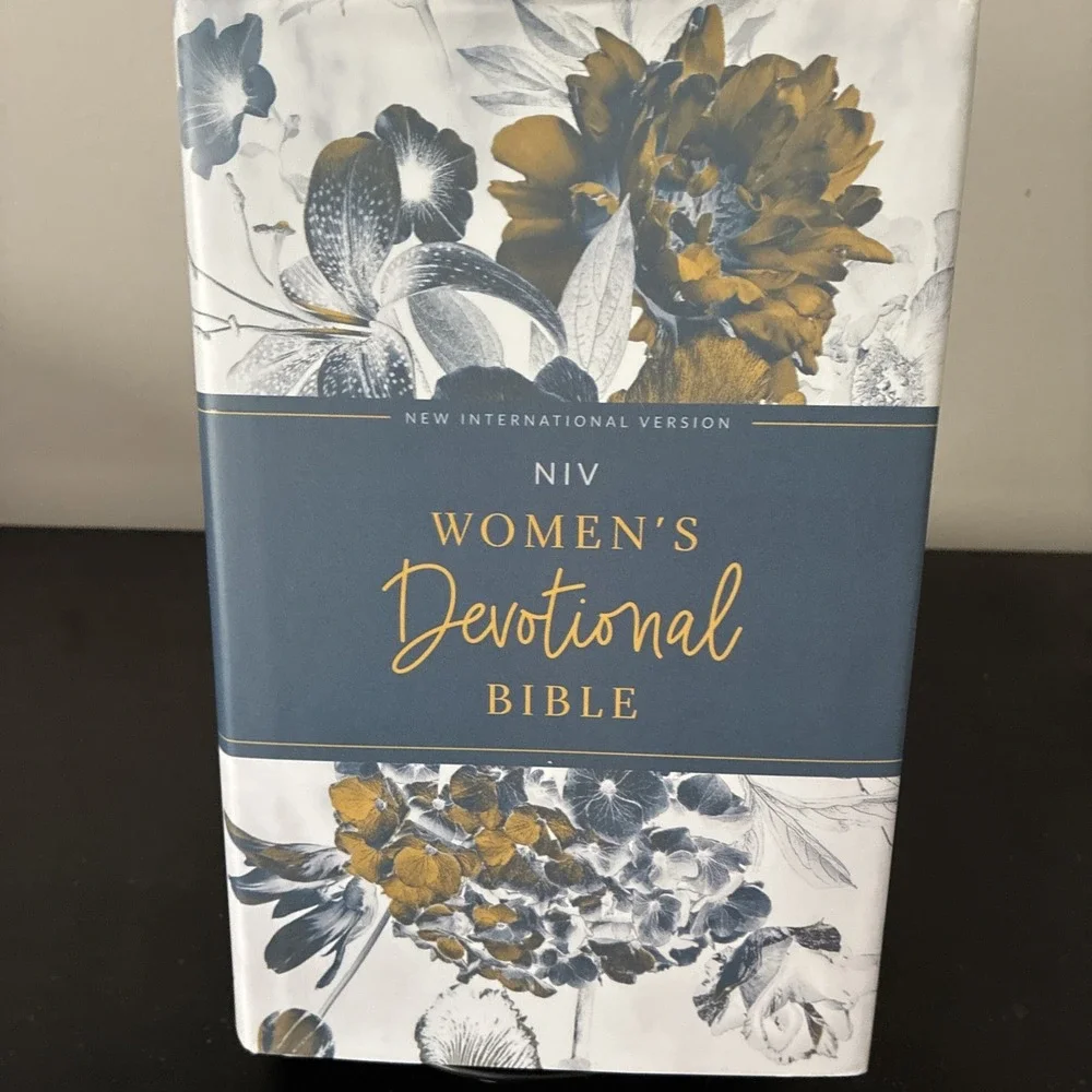 Women's Devotional Bible, NIV, Hardcover, Comfort Print by Zondervan (Very Good)